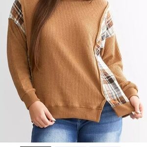 BKE Thermal Style Distressed Top With Plaid Side Accents Oversized Medium
